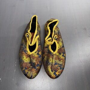 Vintage Evelyn Paul Paris brocade slippers with floral and paisley pattern
